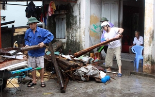 Dân Quảng Ninh sống cảnh nhà bị vùi lấp, cắt điện, vỡ đường nước